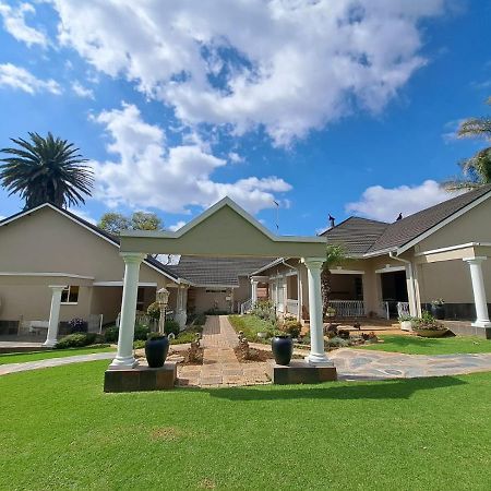 Longtom Farm Guesthouse Lydenburg Bagian luar foto