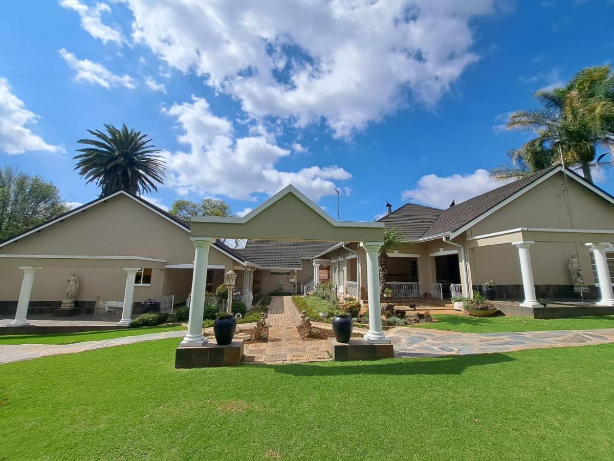 Longtom Farm Guesthouse Lydenburg Bagian luar foto